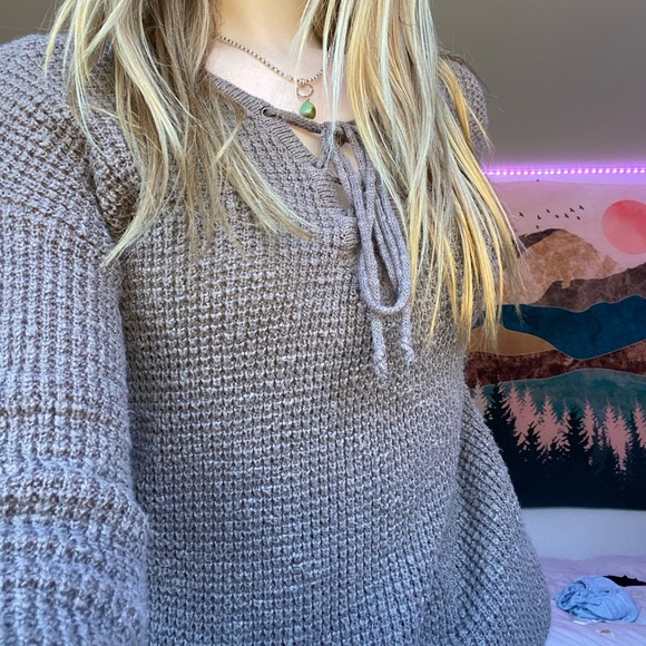 Adorable Y2K knit top 🦥 - Picture 2 of 3